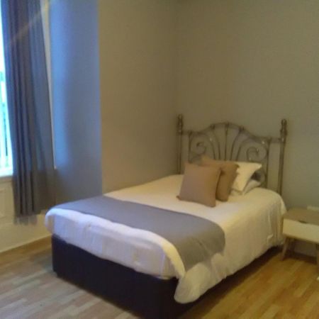 Newcastle West Hotel & Bar Rum bild